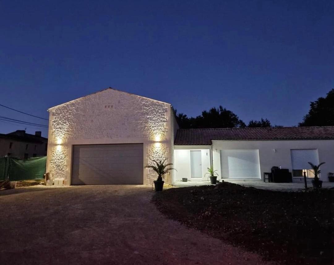 La Grange De Karine Et Philippe Lägenhet La Clisse Exteriör bild